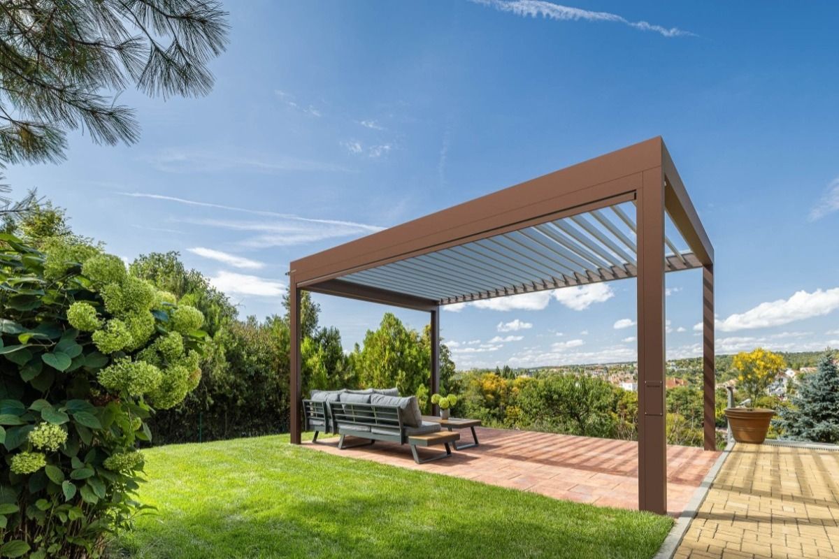 Moderní pergola SKYLINE nad brněnským panoramatem