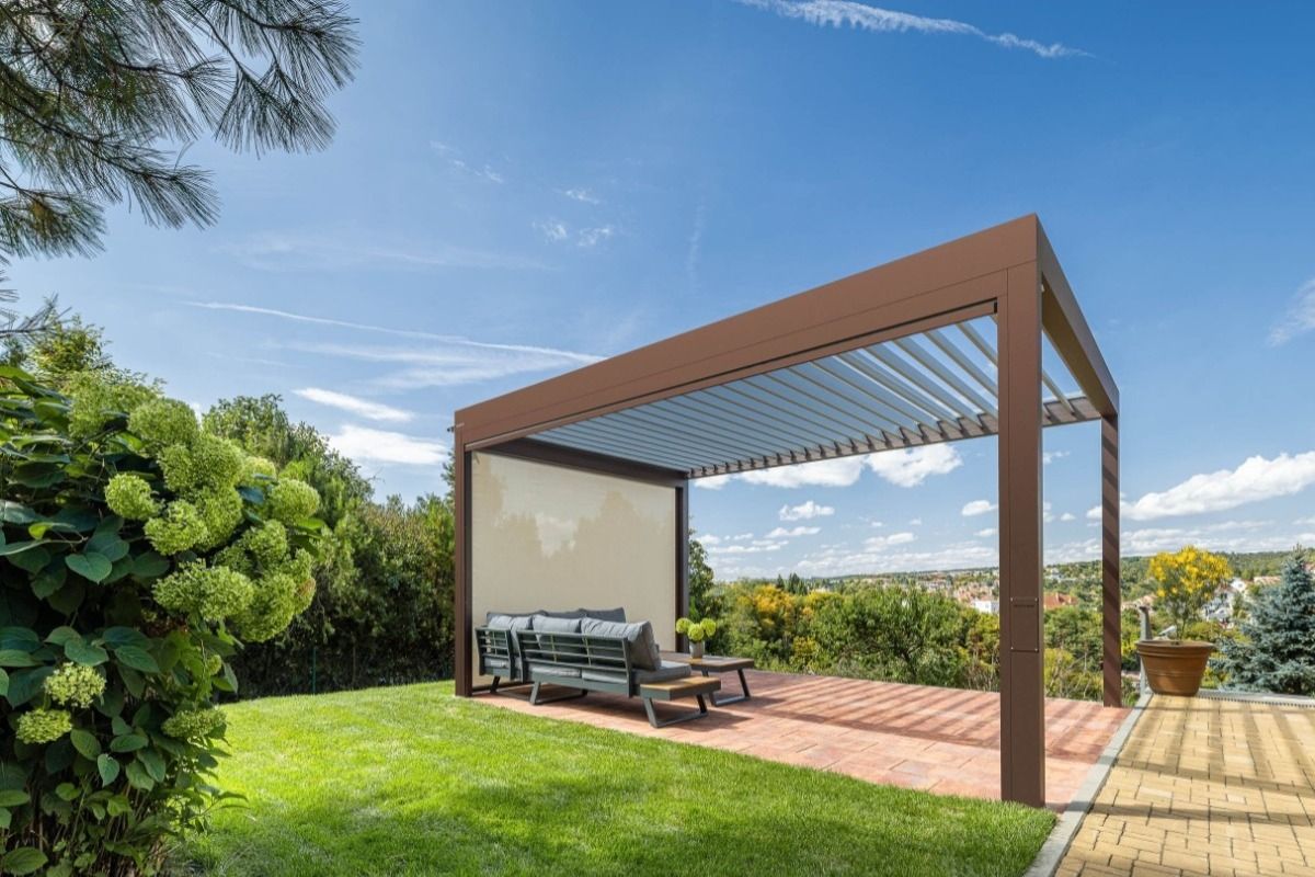 Moderní pergola SKYLINE nad brněnským panoramatem