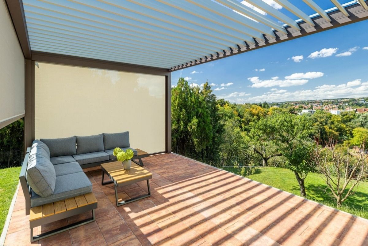 Moderní pergola SKYLINE nad brněnským panoramatem
