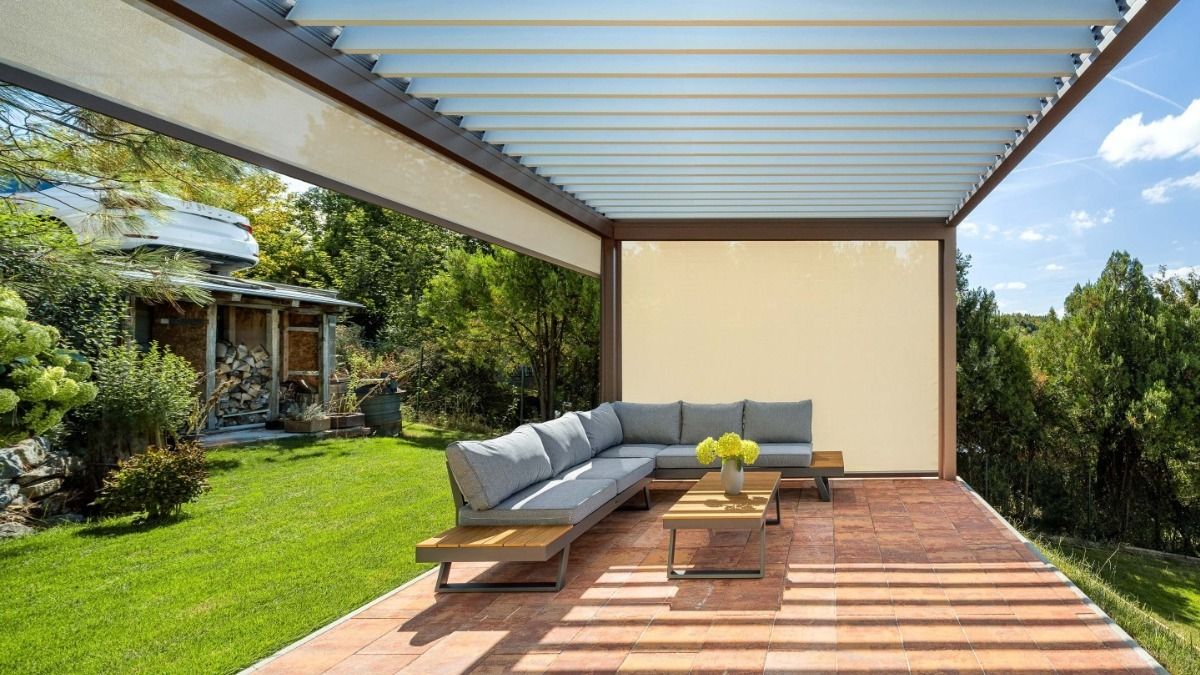Moderní pergola SKYLINE nad brněnským panoramatem