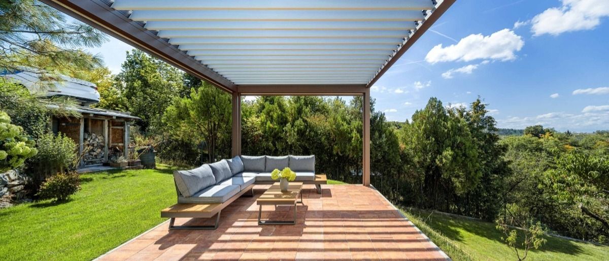 Moderní pergola SKYLINE nad brněnským panoramatem